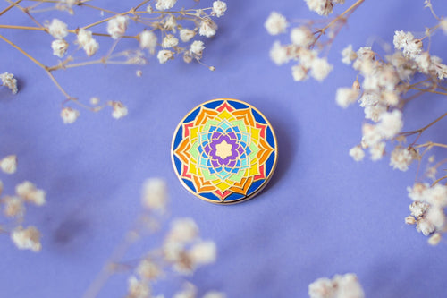 Chakra Blume Emaille Pin